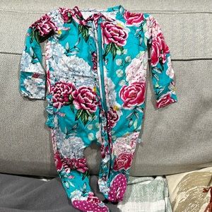 Posh Peanut 6-9mo footed onesie
